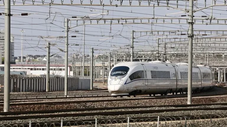 跨年火车票刚开售就“秒空”,真正火的不是远方,而是这些地方